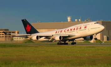 Air Canada B747-400 Taking Off