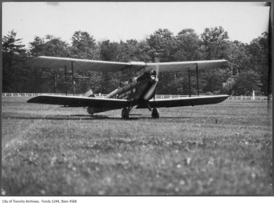 Cirrus-Moth at Thorncliffe Racetrack 1930s